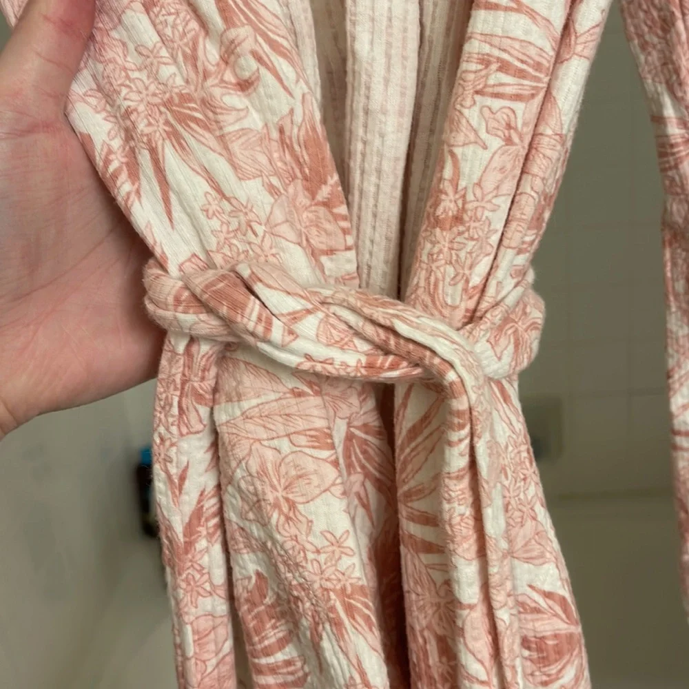UGG Pink Robe - Picture 3 of 3